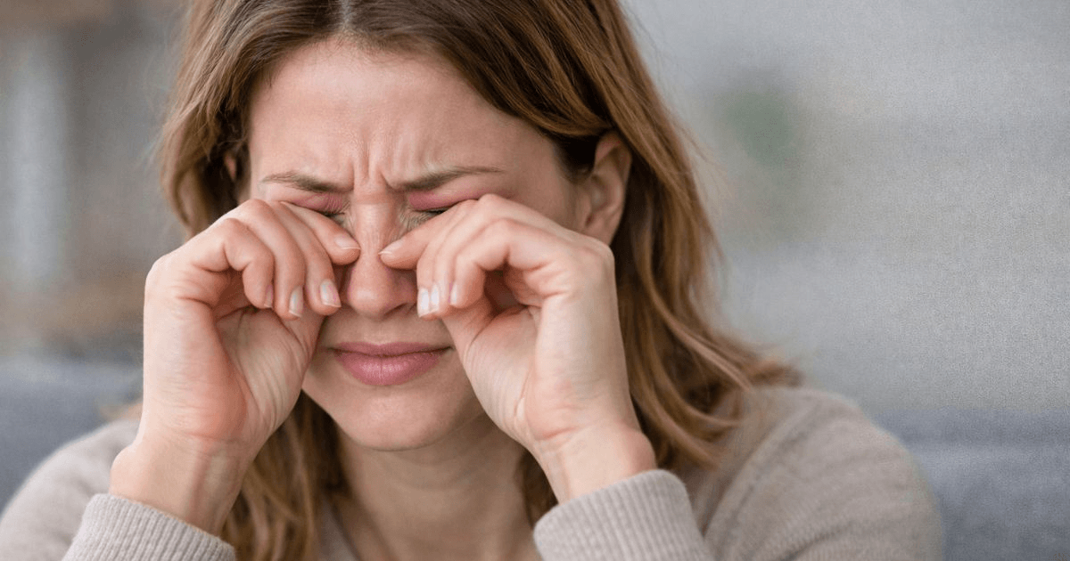⚠️ Esfregar os olhos faz mal? O que precisa mesmo de saber